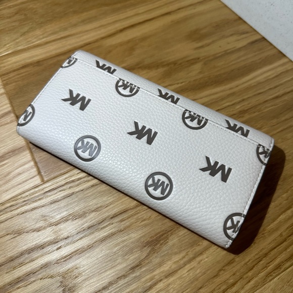 Michael Kors Wallet - Picture 5 of 5